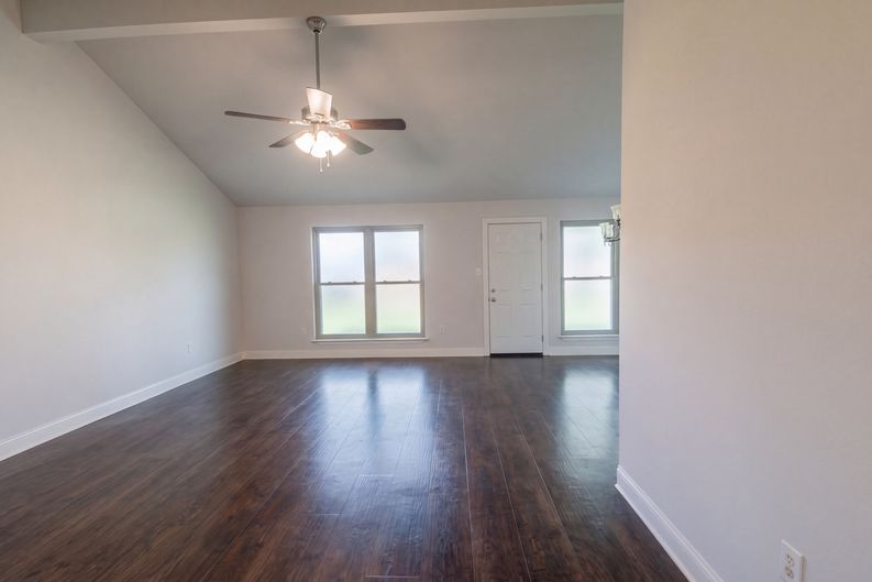 Photo 3 of 18 of 505 Mount Vernon Dr, La Place, LA