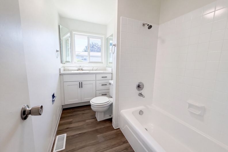 Photo 15 of 23 of 1573 NE Barberry Dr, Hillsboro, OR