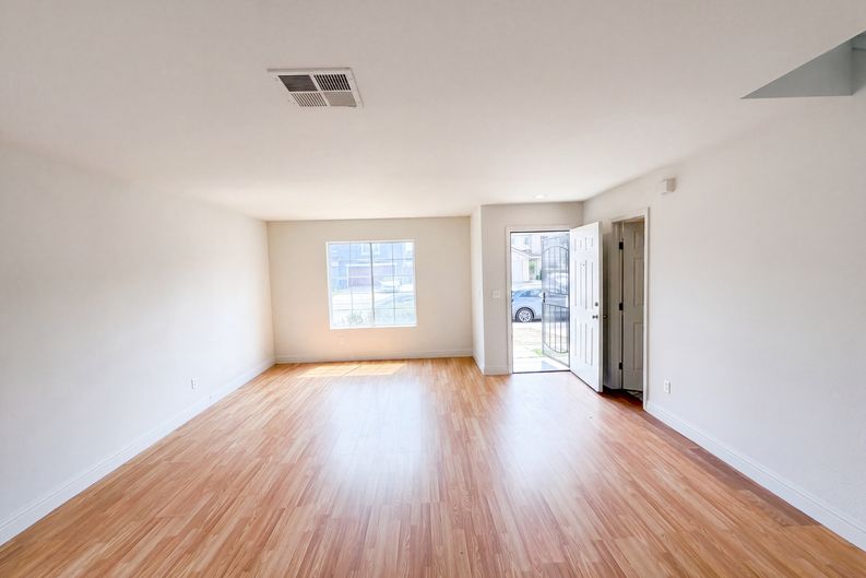 Photo 8 of 31 of 2155 Watercourse St, Stockton, CA