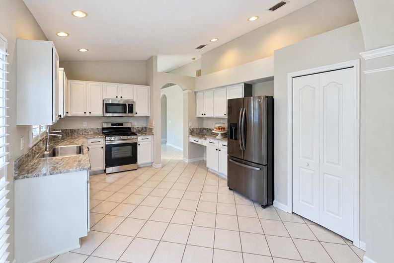 Photo 6 of 37 of 30447 Iverson Dr, Wesley Chapel, FL