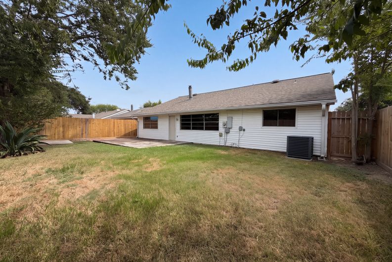 Photo 19 of 21 of 2307 Strait Ln, Houston, TX