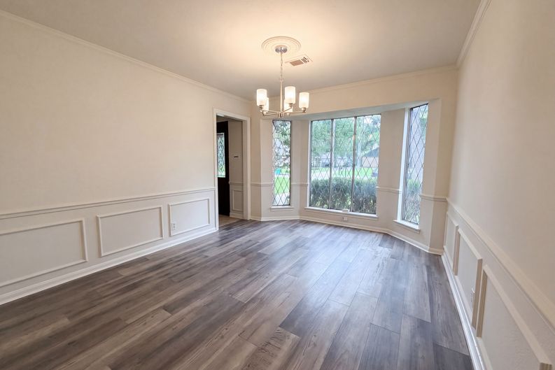 Photo 6 of 23 of 17518 Rustington Dr, Spring, TX