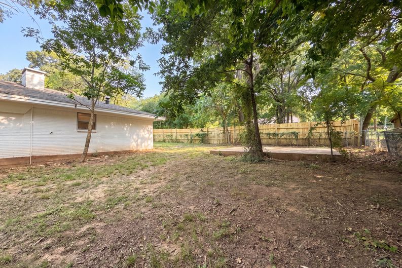 Photo 13 of 18 of 437 Denison Dr, Pottsboro, TX