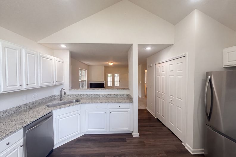 Photo 8 of 23 of 30 Pickwick Pl, Greensboro, NC