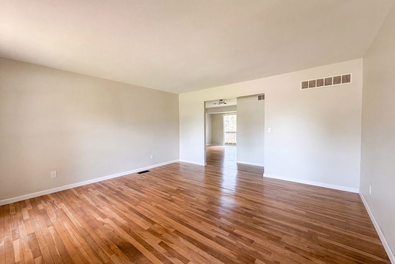 Photo 7 of 21 of 4358 Rhine Dr, Florissant, MO