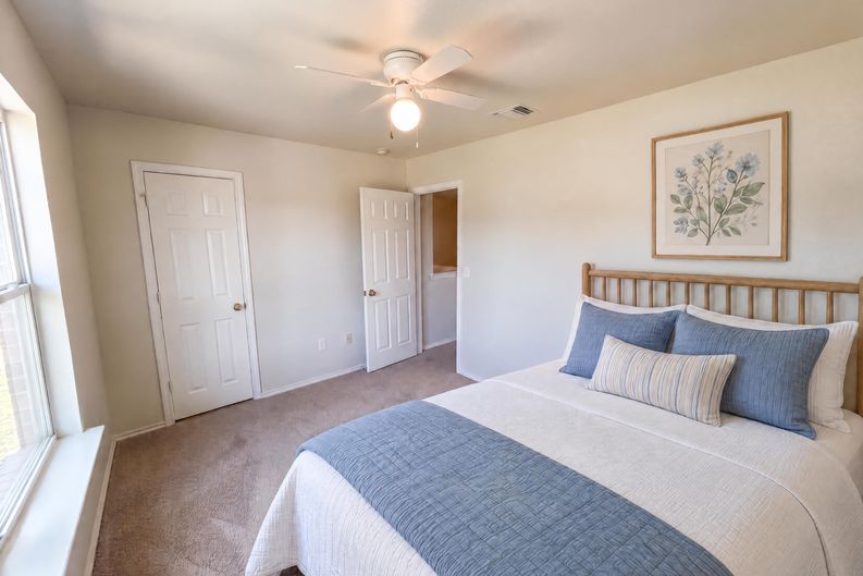 Photo 13 of 23 of 9420 Dublin Grn, San Antonio, TX