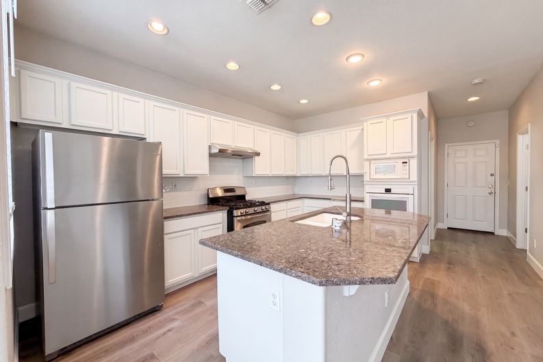 Photo 17 of 35 of 2571 Cantara Ct, Sacramento, CA