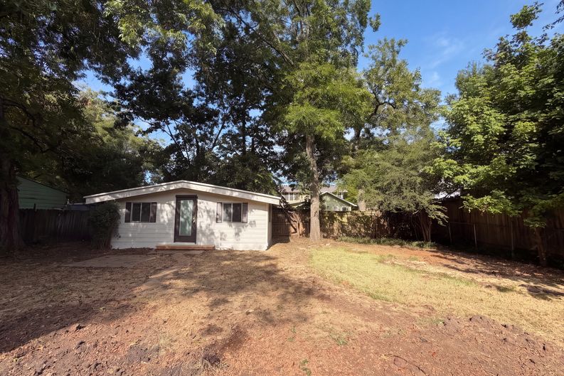 Photo 19 of 21 of 923 S Lindsay St, Gainesville, TX