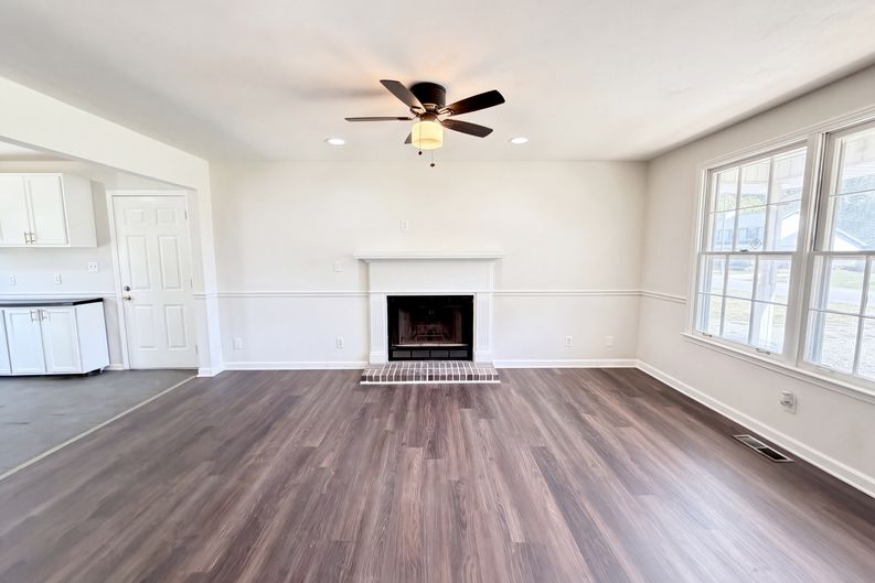 Photo 9 of 27 of 1122 Tobacco Rd, Clarksville, TN