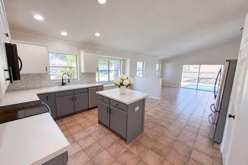 Photo 8 of 34 of 701 Magnolia Creek Cir, Orlando, FL