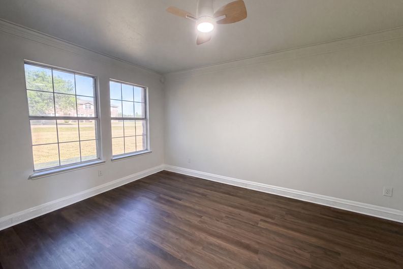 Photo 4 of 21 of 3940 Victory Ct, Midlothian, TX
