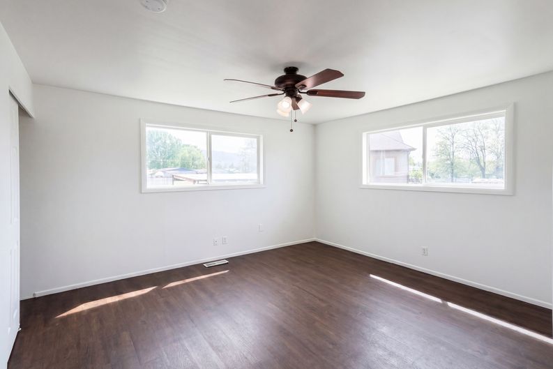 Photo 11 of 21 of 408 N 1500 W, Clinton, UT