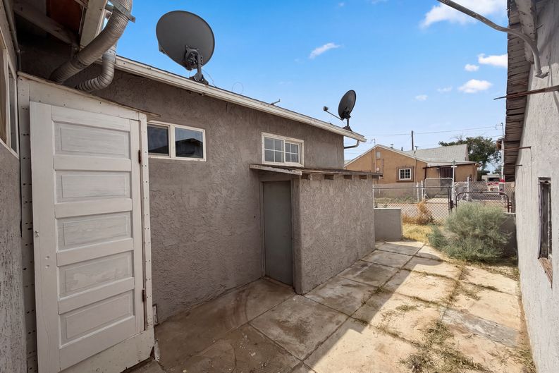 Photo 33 of 42 of 11950 Lee Ave, Adelanto, CA
