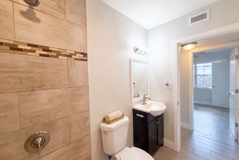 Photo 18 of 21 of 1610 Stevensons Dr, Clearwater, FL