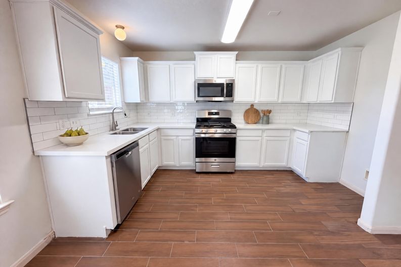 Photo 3 of 40 of 6311 Richland Hills Dr, Katy, TX