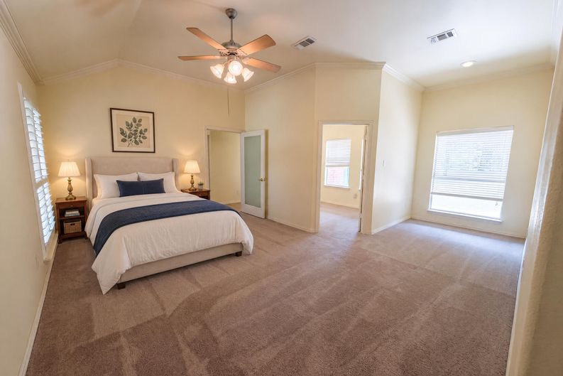 Photo 4 of 22 of 2836 S Lakeview Dr, Cedar Hill, TX
