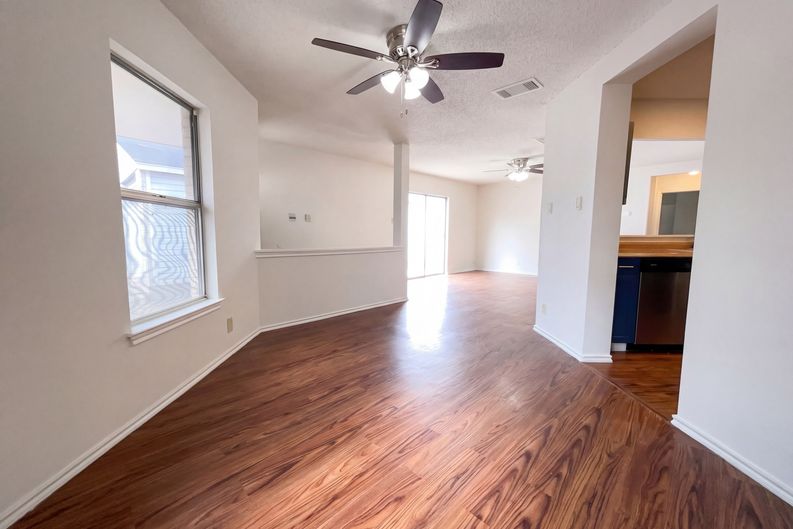 Photo 10 of 16 of 3741 Candlebluff Dr, San Antonio, TX