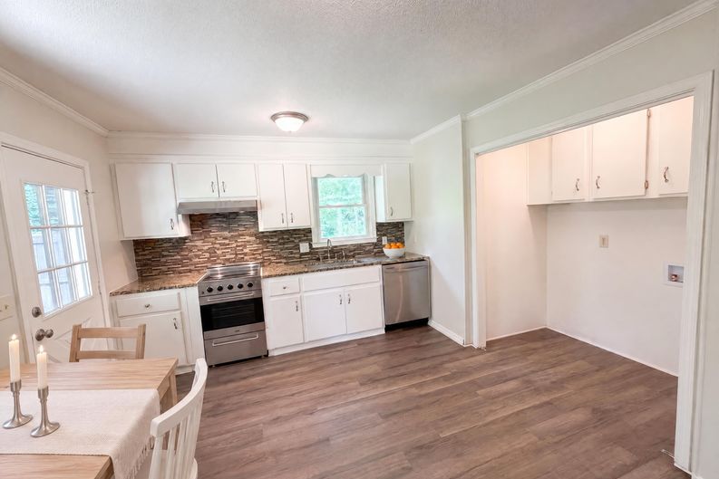 Photo 7 of 23 of 1328 Baffin Bay Rd, Columbia, SC
