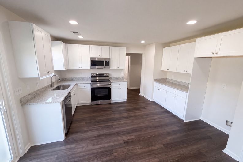 Photo 3 of 19 of 7402 Walton Hl, Fairburn, GA