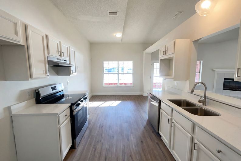 Photo 10 of 22 of 978 Tammy Cove Ln, Jacksonville, FL