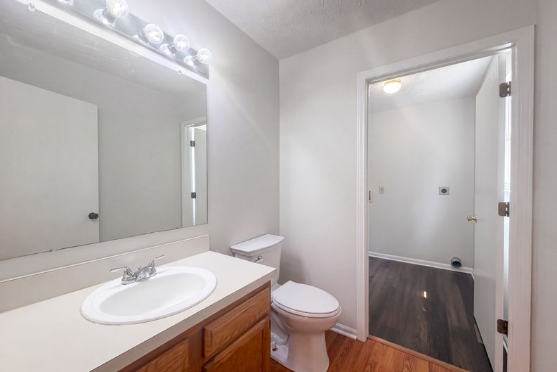 Photo 10 of 32 of 1618 Saddlebrook Dr, Heath, OH
