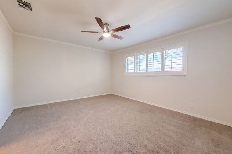 Photo 12 of 21 of 326 De Soto Dr, Universal City, TX
