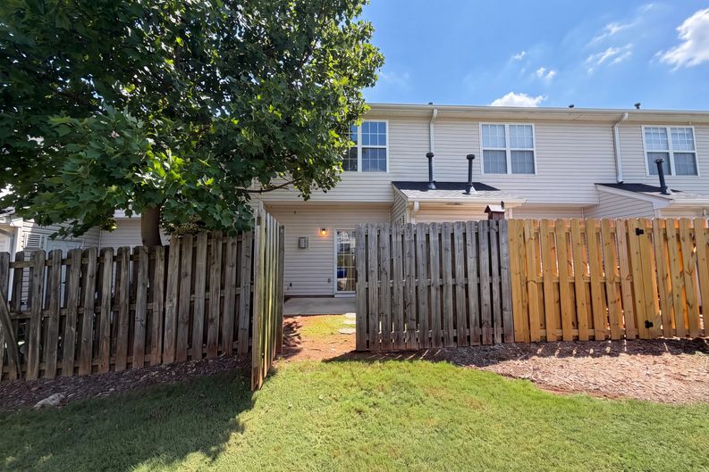 Photo 5 of 45 of 615 Graythorn Ln, Greenville, SC