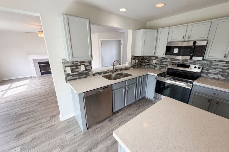 Photo 7 of 31 of 7910 Arvada Pl, Indianapolis, IN
