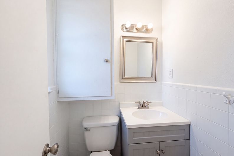 Photo 9 of 16 of 1213 S Ridgeway Dr, Cleburne, TX