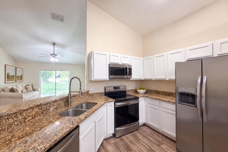 Photo 10 of 23 of 33137 Irongate Dr, Leesburg, FL