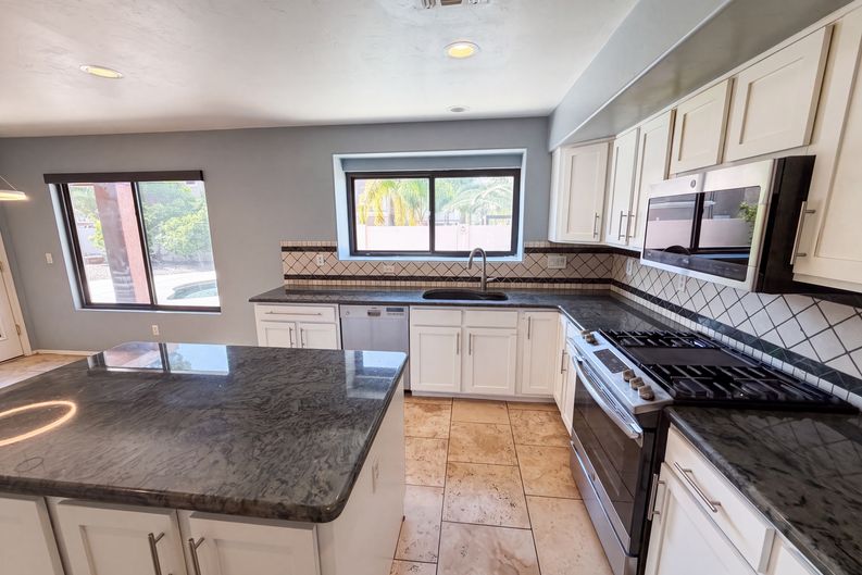 Photo 8 of 28 of 2083 W Arizona Rose Dr, Tucson, AZ