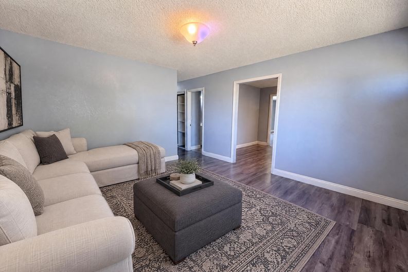Photo 6 of 17 of 15929 La Verida Dr, Victorville, CA