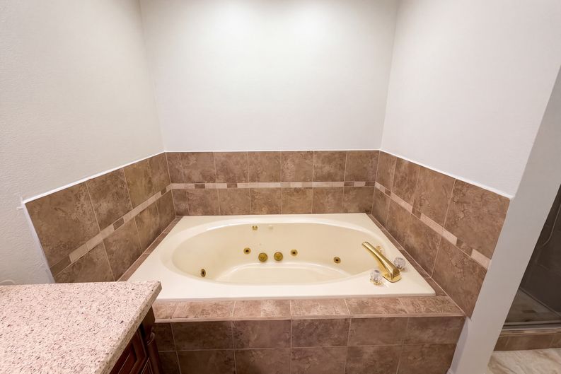 Photo 15 of 36 of 10240 E Cochise Dr, Scottsdale, AZ
