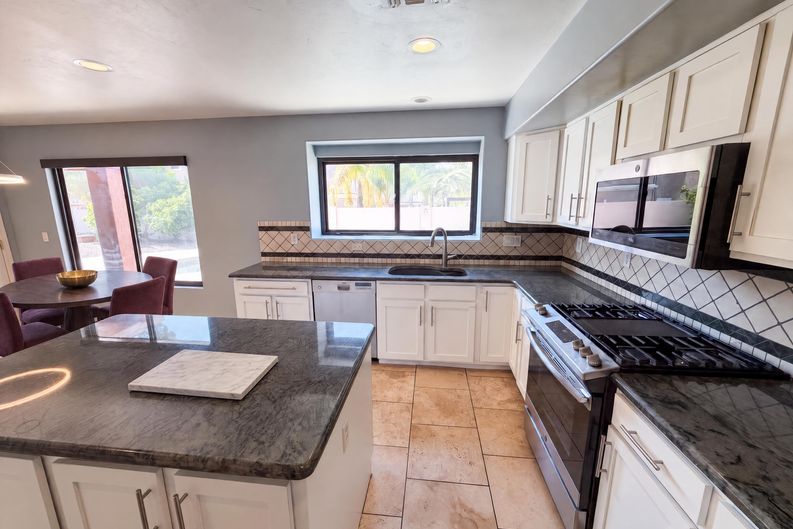 Photo 8 of 28 of 2083 W Arizona Rose Dr, Tucson, AZ