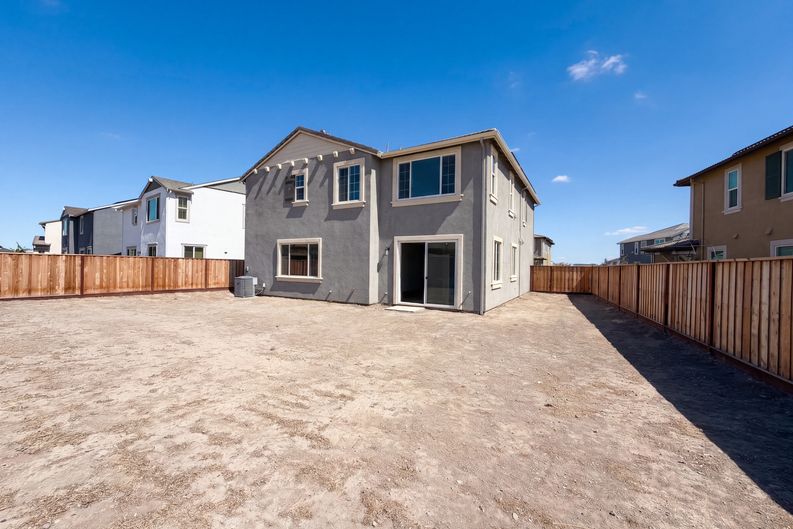 Photo 5 of 21 of 5860 Placer Dr, Tracy, CA