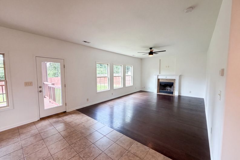 Photo 12 of 44 of 791 W Glenview Dr, Lenoir City, TN