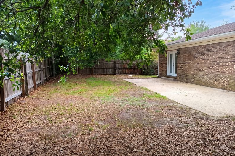 Photo 5 of 22 of 7746 Grundy St, Pensacola, FL