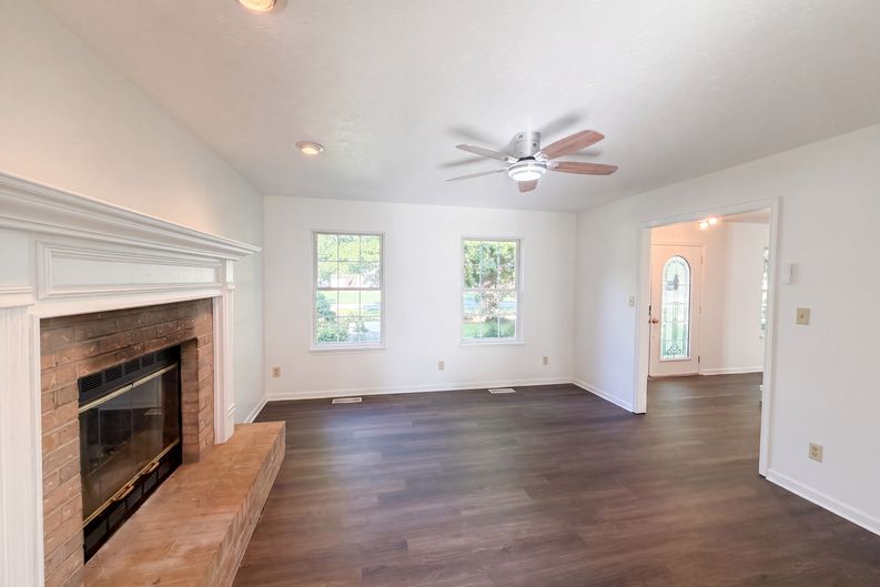 Photo 3 of 21 of 7625 Combs Rd, Indianapolis, IN