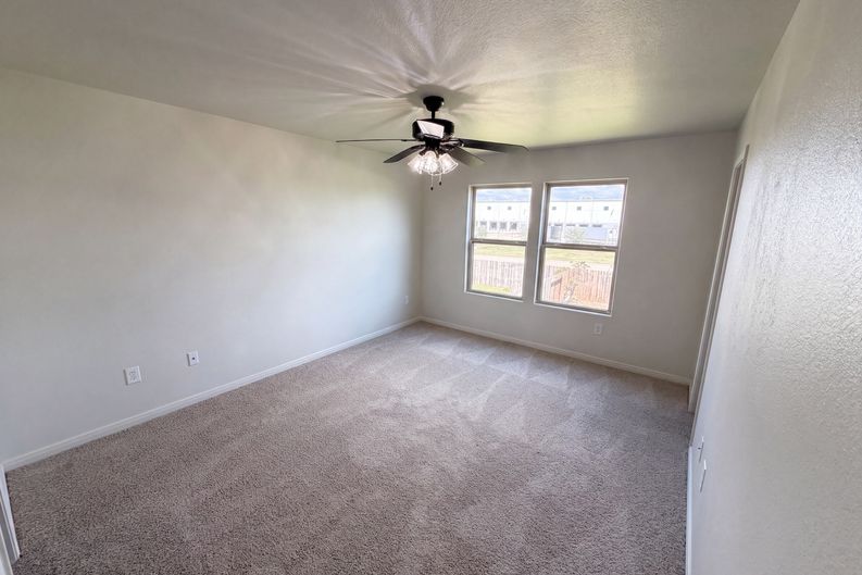 Photo 11 of 25 of 10335 Dawson Hill Ln, Houston, TX