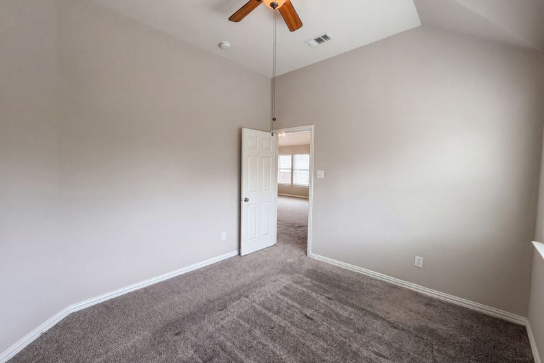 Photo 23 of 32 of 10330 Sandbar Dr, Irving, TX