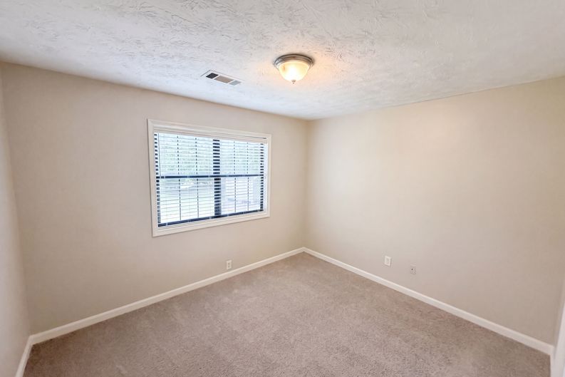 Photo 9 of 24 of 4628 Sapling Ct, Douglasville, GA