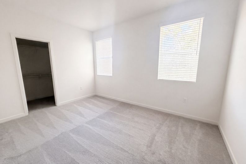 Photo 8 of 21 of 573 Winchester Dr, Oxnard, CA