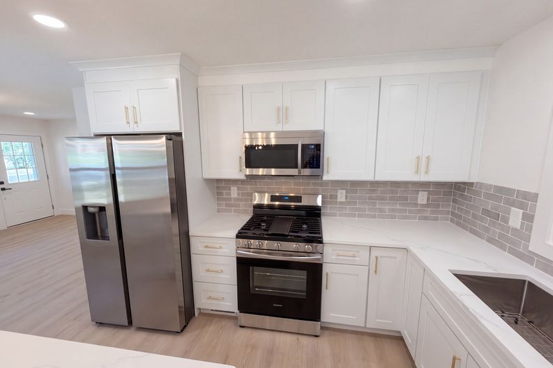 Photo 10 of 23 of 4200 Abbeydale Dr, Charlotte, NC