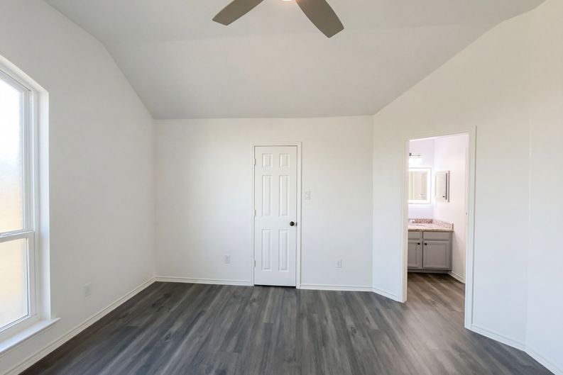 Photo 12 of 50 of 2406 Manchester Dr, Carrollton, TX
