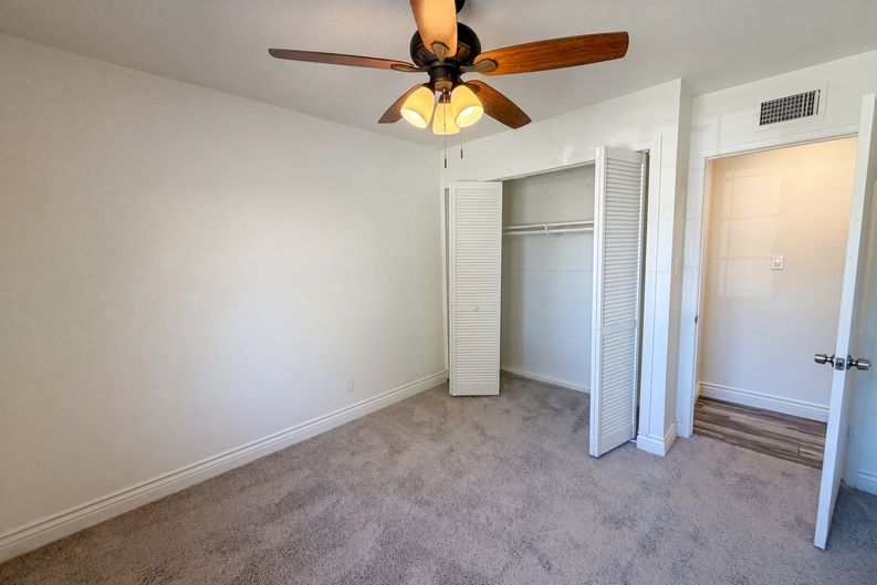 Photo 17 of 31 of 1422 Oakmont Dr, Roseville, CA