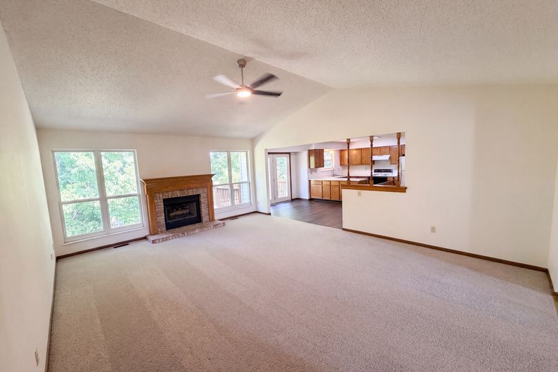 Photo 3 of 23 of 2827 Bromley Dr, O Fallon, MO