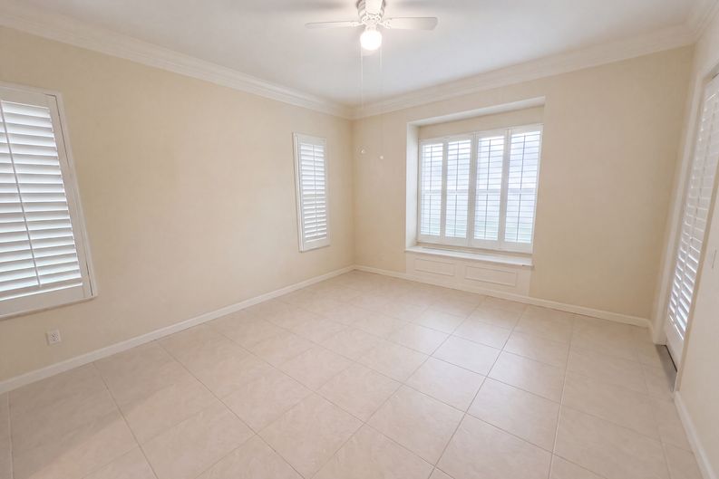 Photo 4 of 30 of 424 NW Dover Ct, Port Saint Lucie, FL
