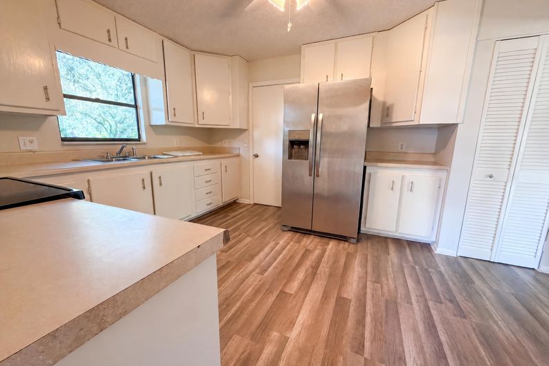 Photo 10 of 24 of 7023 Shindler Dr, Jacksonville, FL