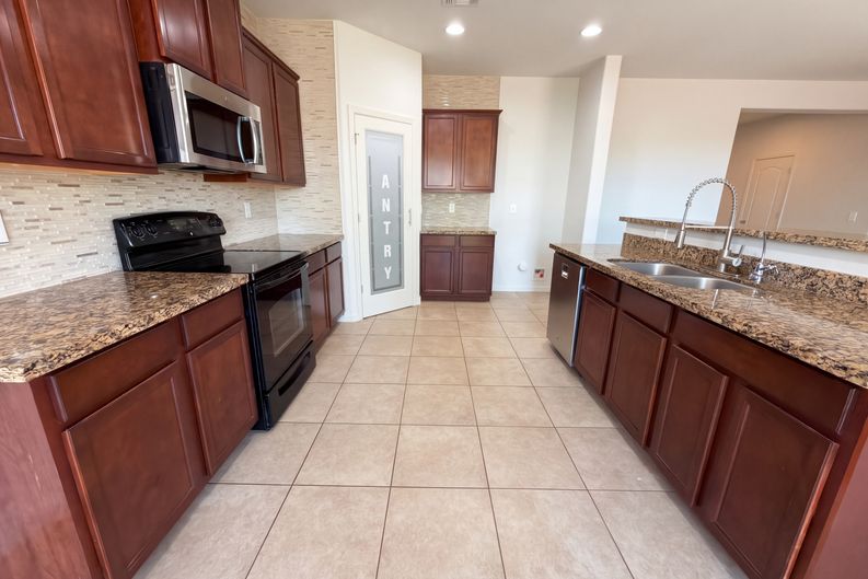 Photo 8 of 40 of 7025 S 251st Dr, Buckeye, AZ