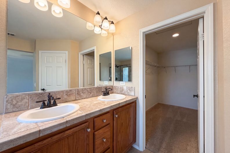 Photo 17 of 26 of 29202 Cowboy Ct, Valencia, CA